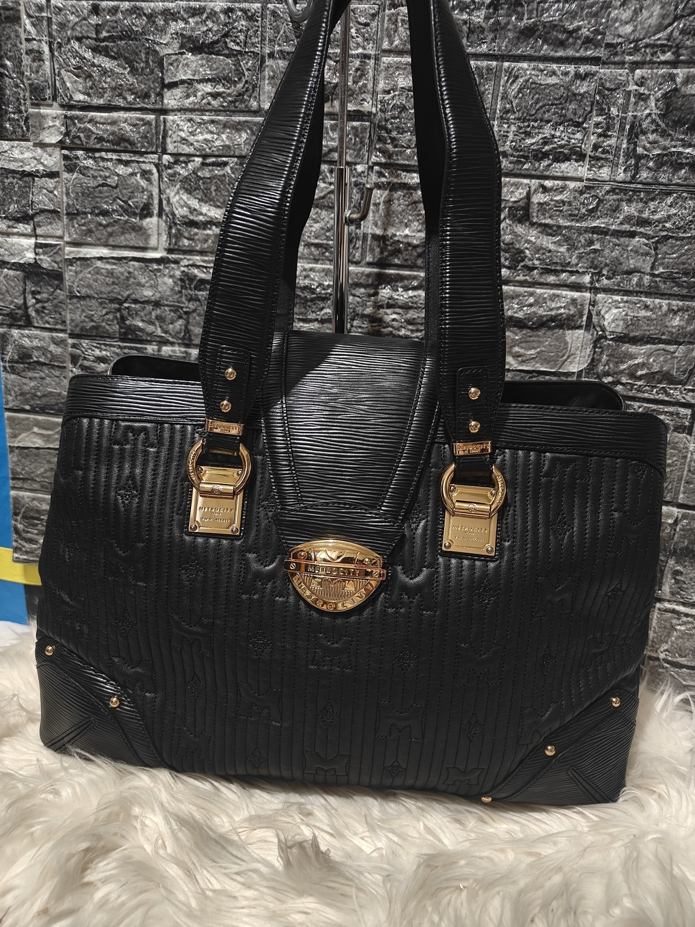 Black Tote Bag with Gold Accents. Authentic Metro City 👜 In Excellent Condition